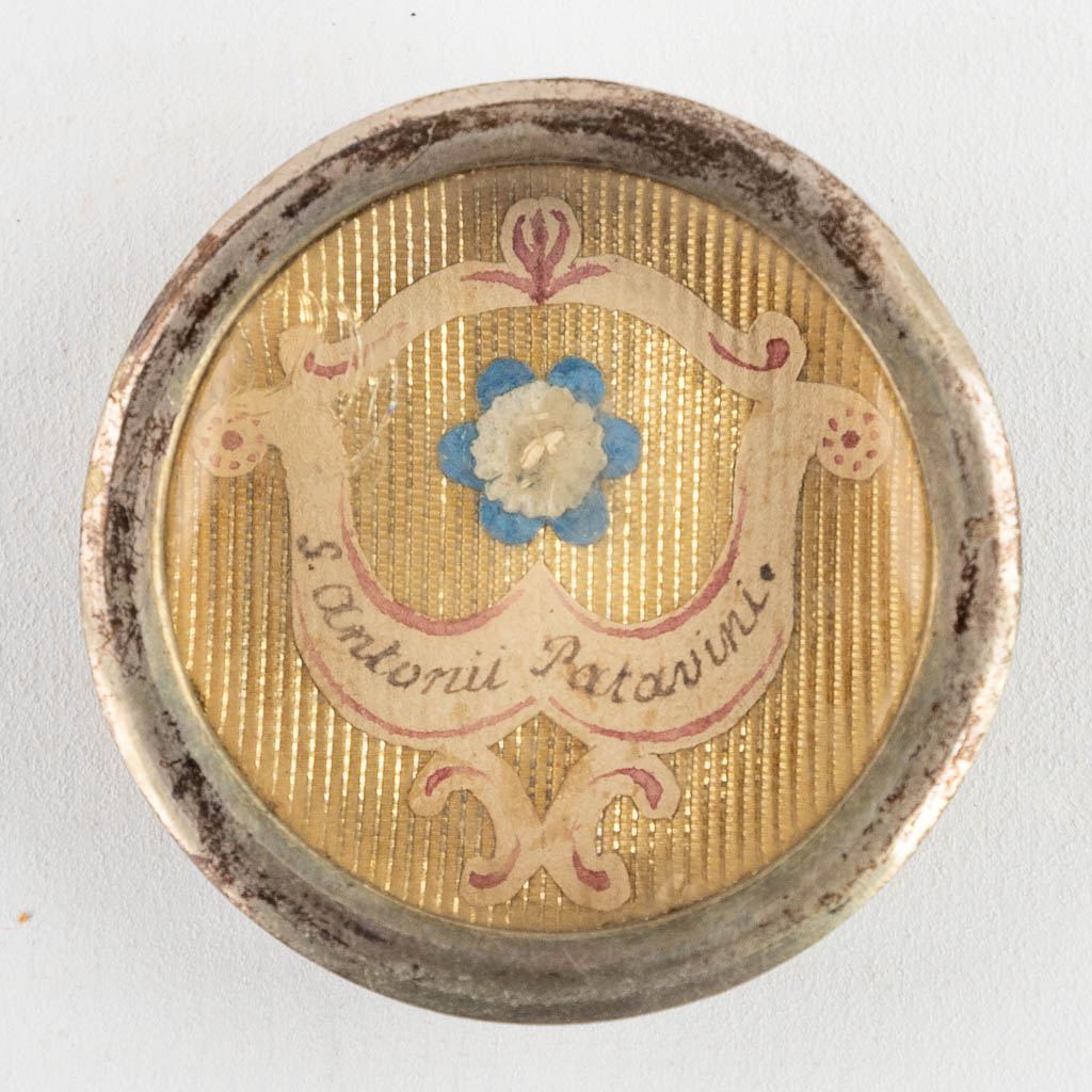 A sealed theca with a relic: Ex reliquiis Sancti Antonii Patavini