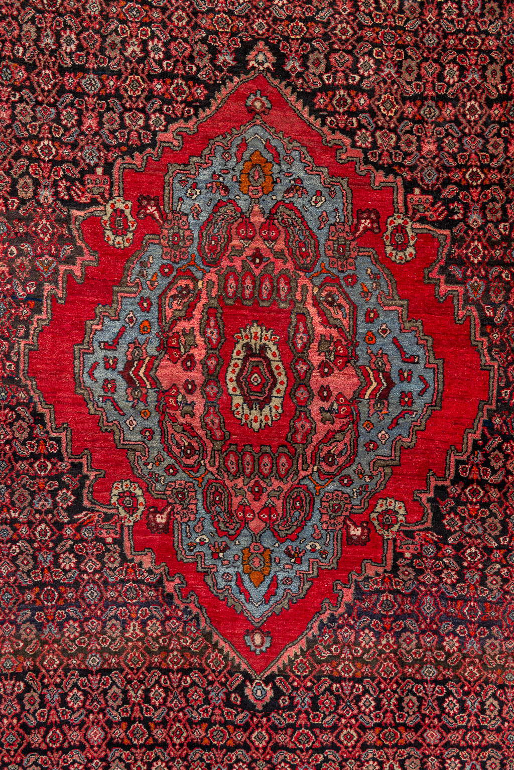 An Oriental hand-made carpet, Bidjar. (140 x 211 cm)