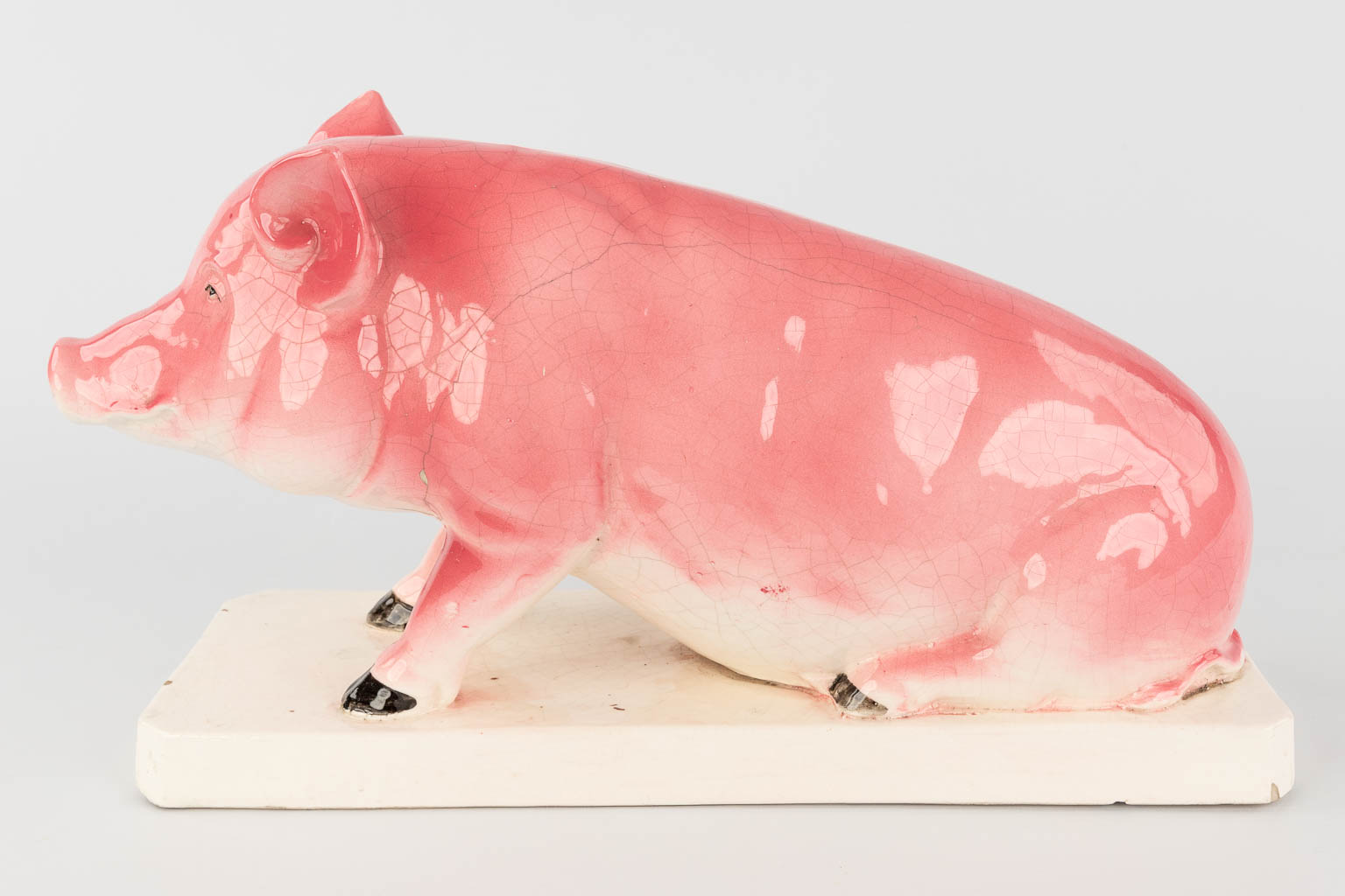 A pig, glazed faience. Circa 1900. (L: 13 x W: 40 x H: 22 cm)