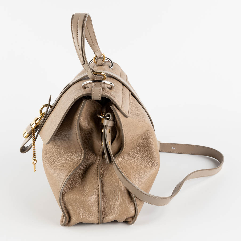Chloé, een handtas gemaakt uit bruin leder. (W:38 x H:32 cm)