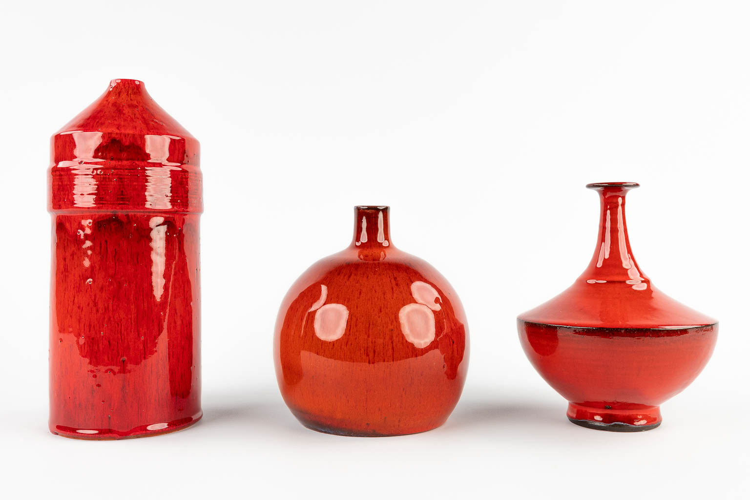 Drie geglazuurde keramische vazen, Léon Goossens, Rogier Vandeweghe, keramar. (H:27 x D:11,5 cm)