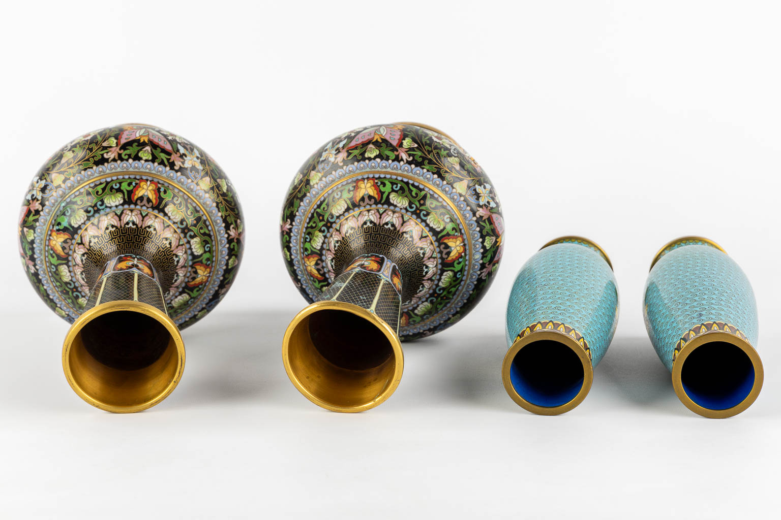 Four pairs of Cloisonné enamel vases, added 1 vase and two small pieces. (H:38 x D:23 cm)