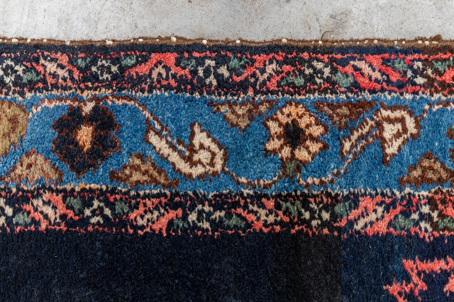 An antique Oriental carpet, runner, Hamadan, Iran. (D:500 x W:111 cm)