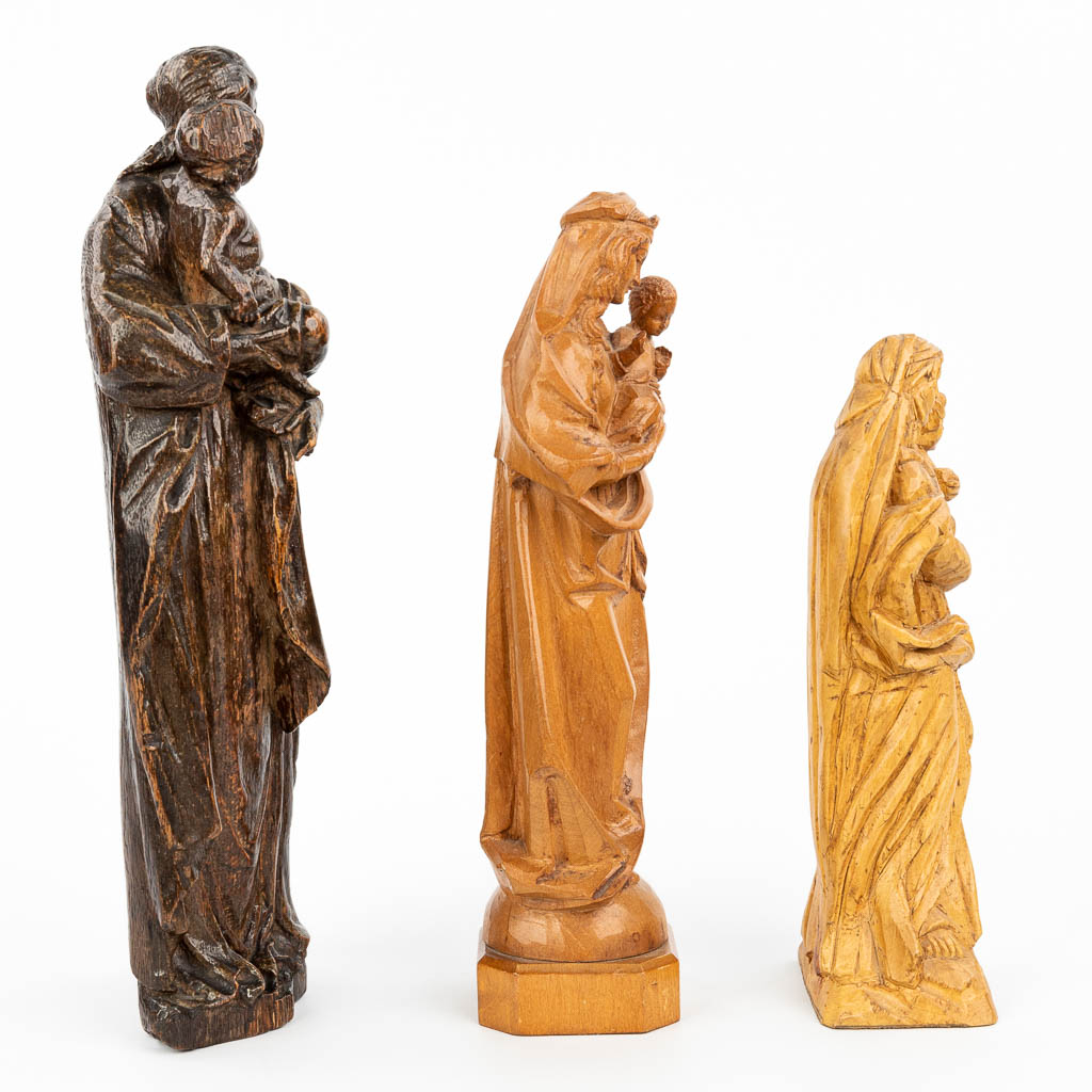 A collection of 3 wood sculptured madonnas with a child. (H:32cm)