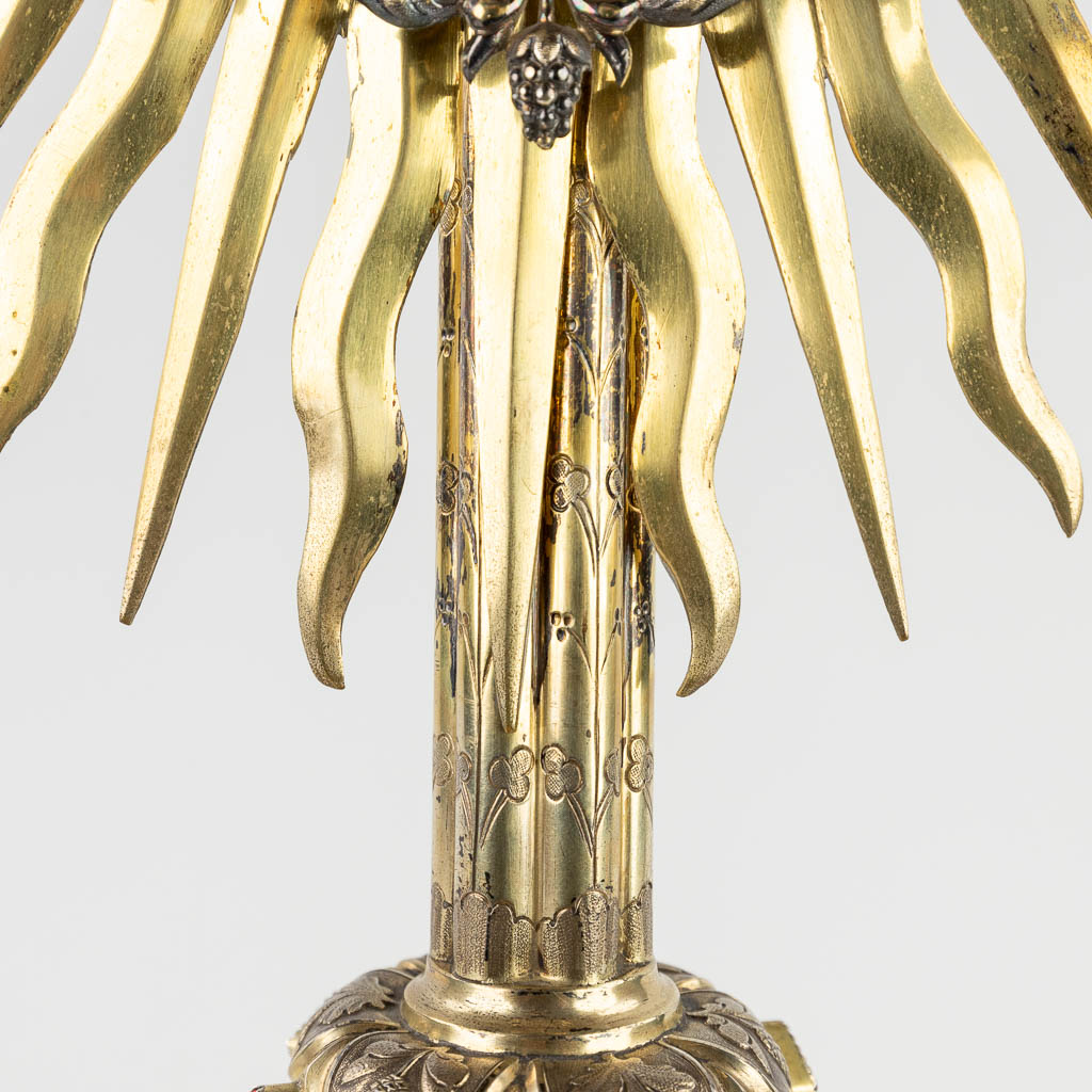 A sunburst monstrance, gilt silver decorated with cabochons, Mechelen, Belgium, 19th C. (D:19 x W:30 x H:63 cm)