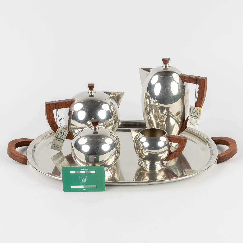 Les Etains Du Manoir, een koffie- en theeservies gemaakt uit tin in art deco stijl. Circa 1950-1960. (L: 35 x W: 53 x H: 20 cm)