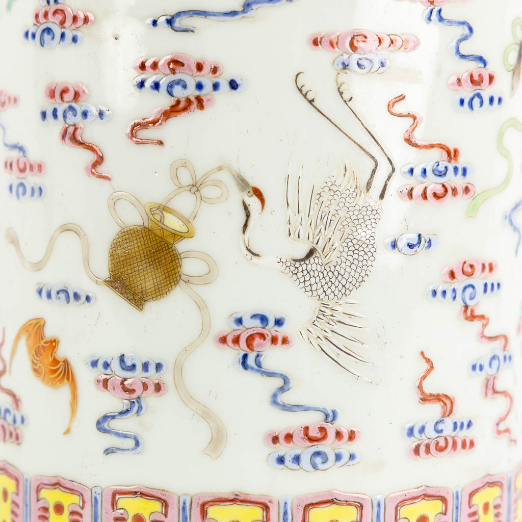 Een paar Chinese hoedensteunen, Guangxu merk. (H:28 x D:12 cm)