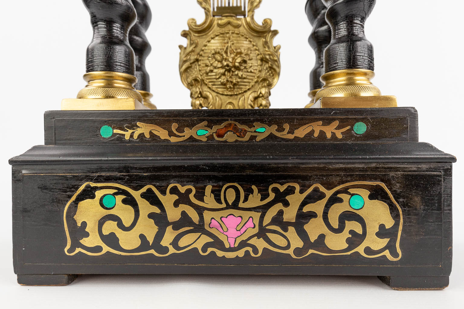 A column clock finished with copper inlay in Napoleon 3 style. 19th C. (L: 14 x W: 25 x H: 48 cm)