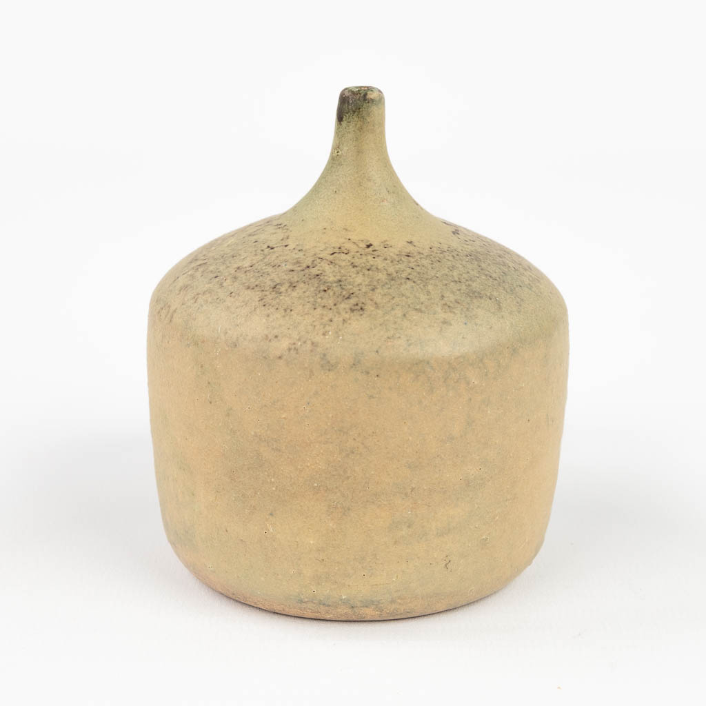 Elisabeth VANDEWEGHE (XX-XXI) 'Small Soliflore' made of glazed ceramics for Perignem. (H:9 x D:8 cm)