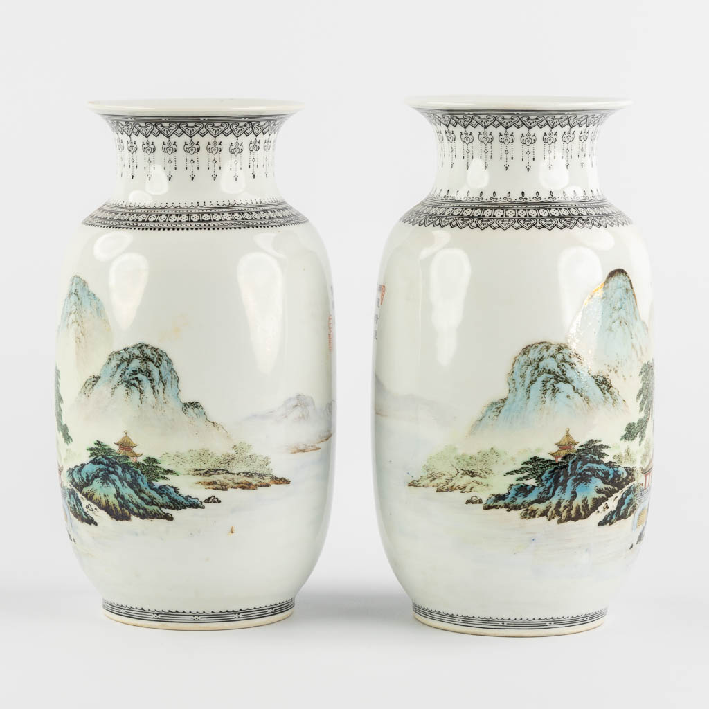 A pair of Chinese vases with a mountain landscape, 20th C. (H:24 x D:14 cm)