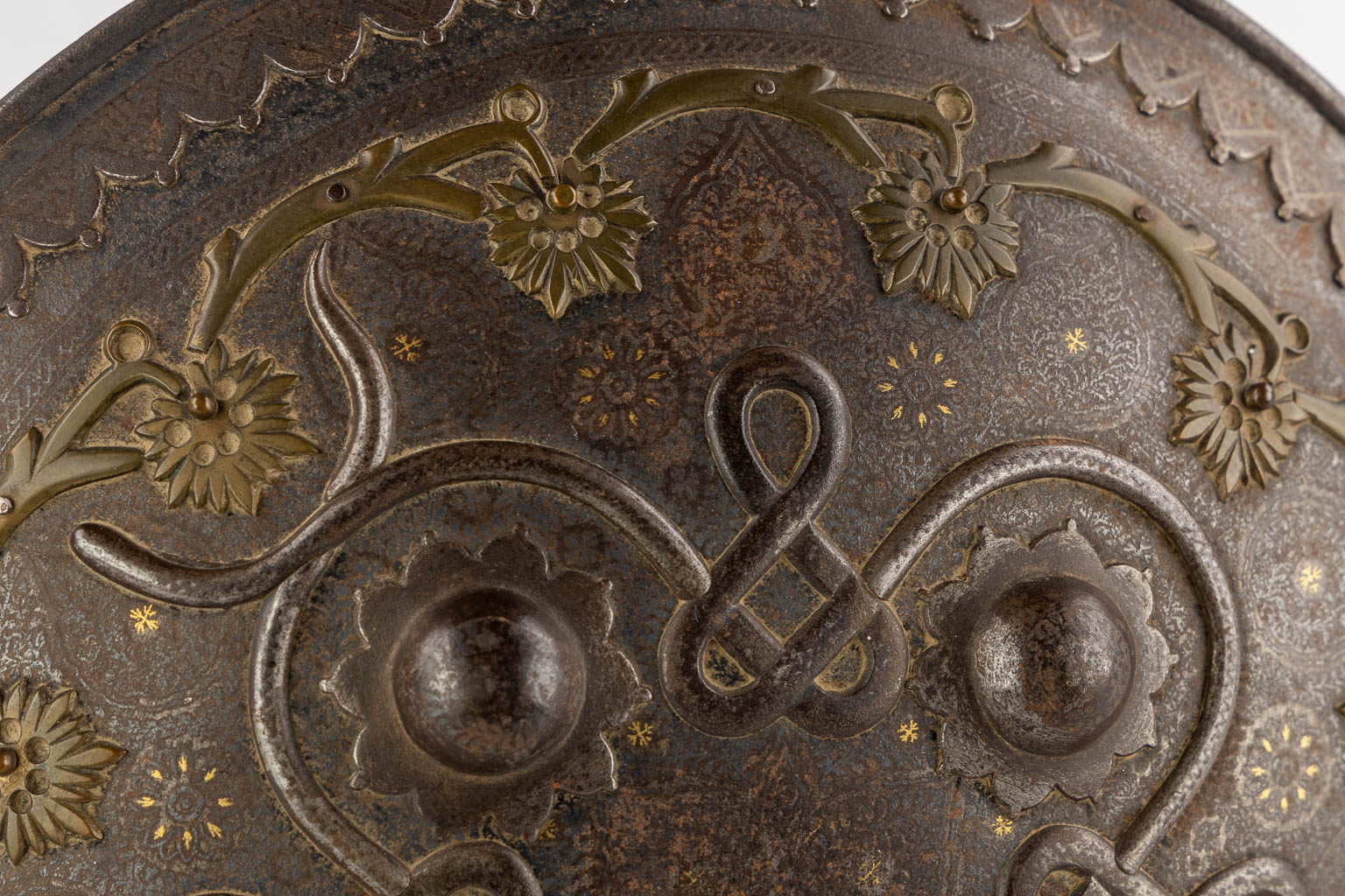 An antique Shield, Indo-Persian, Dhal, India. 19th C. (H:5 x D:31 cm)