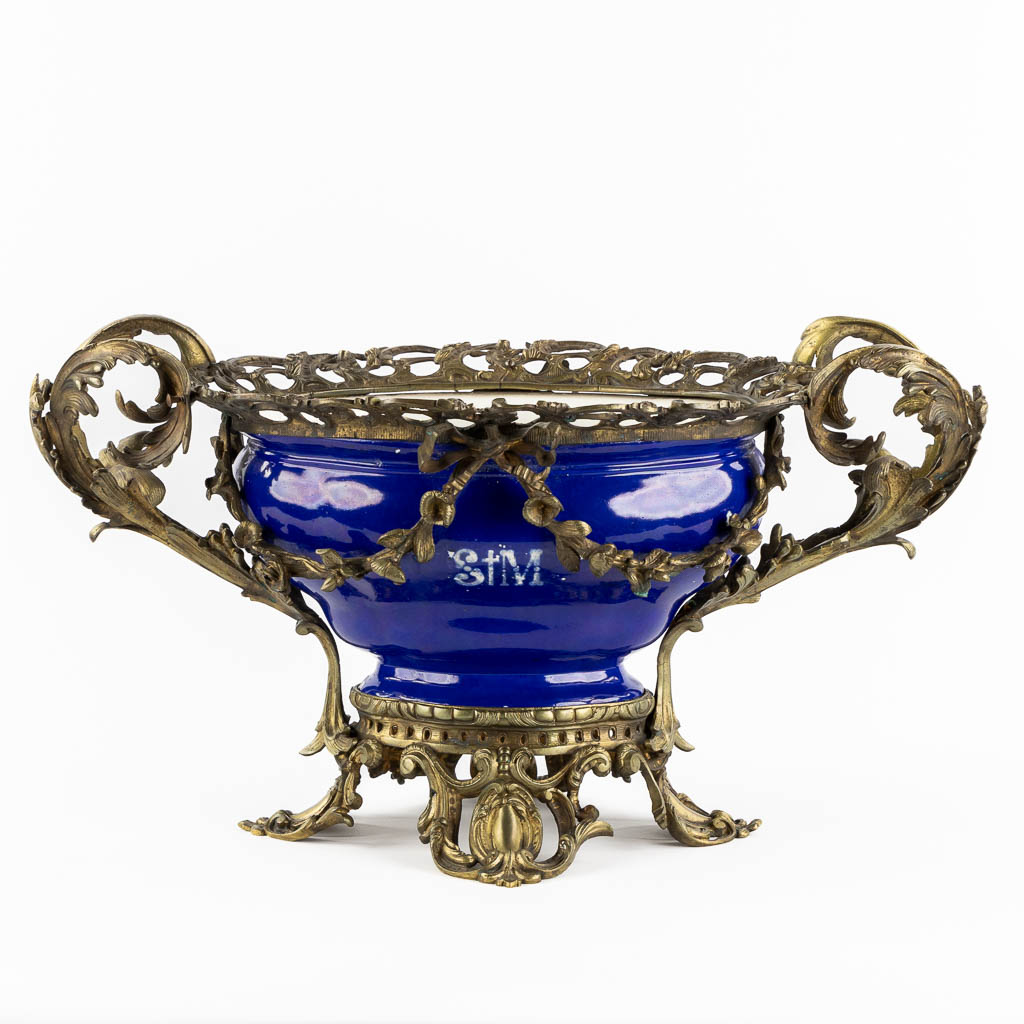 Lot 025 A large blue-glaze faience blowl mounted with bronze, 19th C. (L:31 x W:61 x H:34 cm)