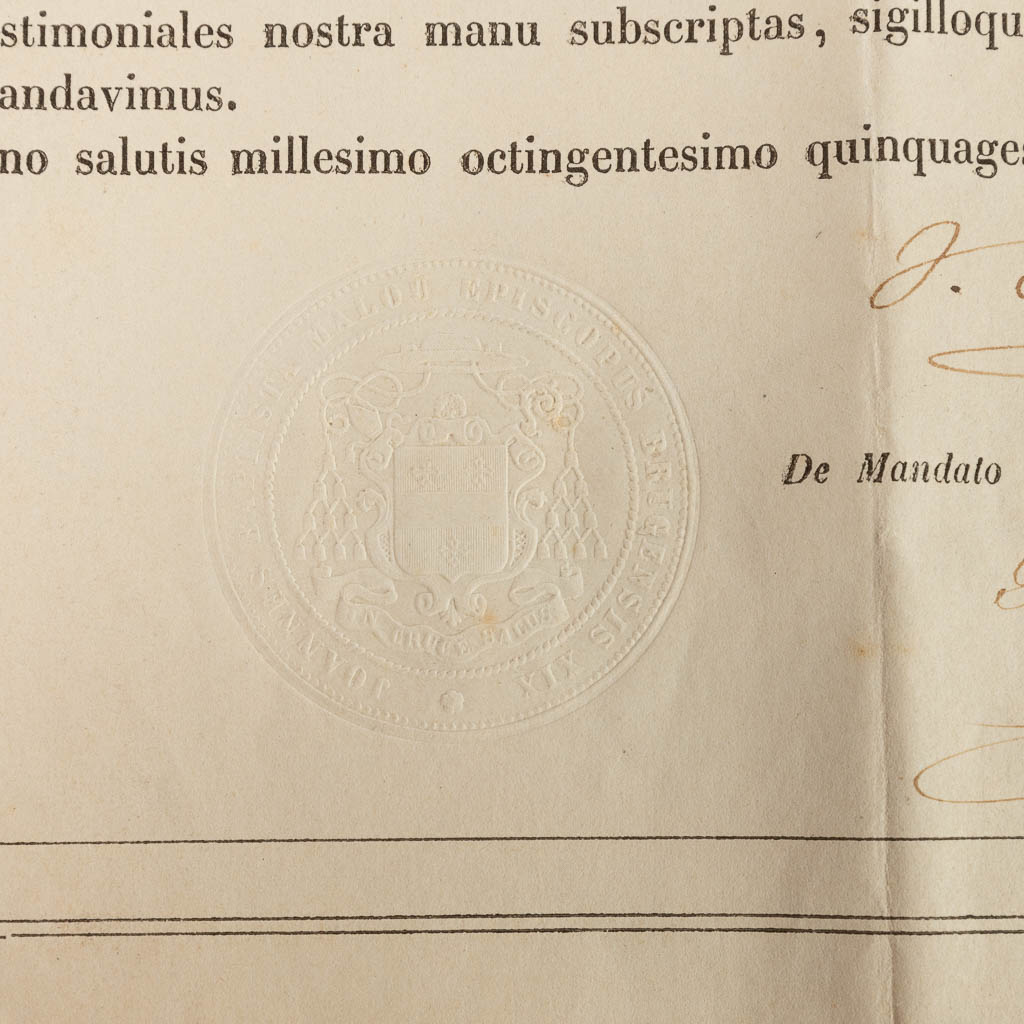 A sealed theca with a relic: Ex cilcio S. Magdalene de Pazzis