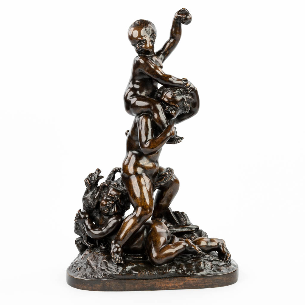 Naar CLODION (1738-1814) 'Drie Putti' een bronzen beeld, 19de eeuw. (H:54cm)