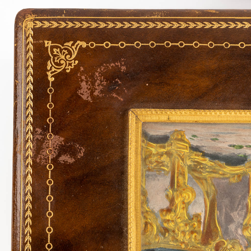 Een decoratieve juwelendoos met handgeschilderd decor. (D:28 x W:36,5 x H:11 cm)