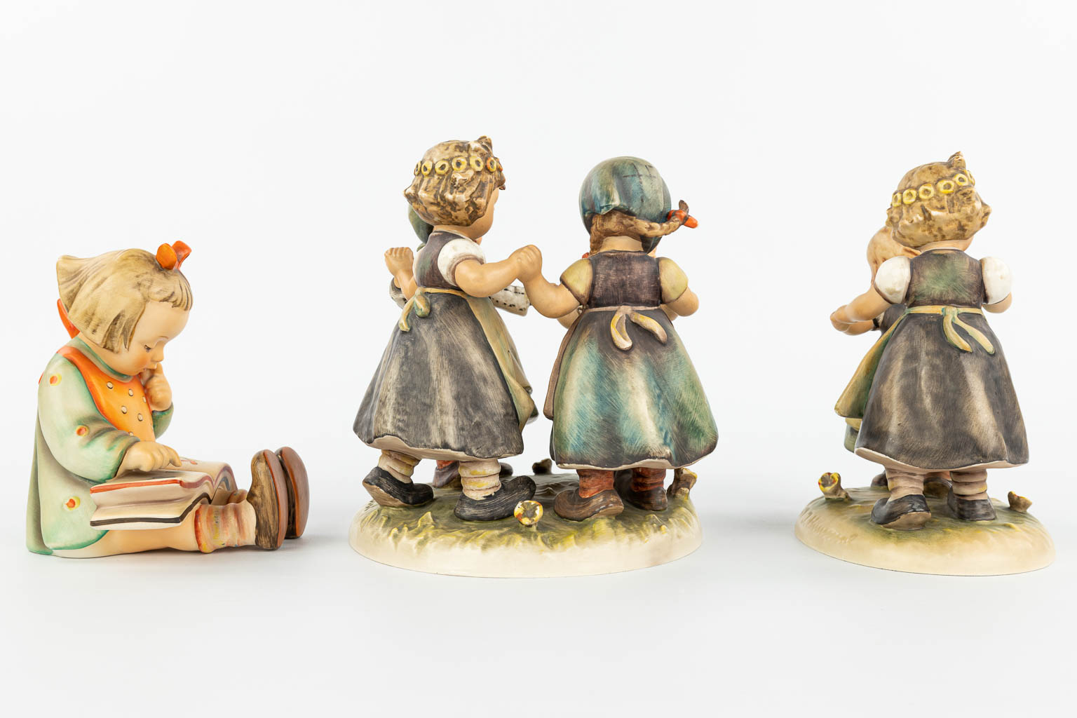 A collection of 3 statues made by Hummel. (H:17,5cm)