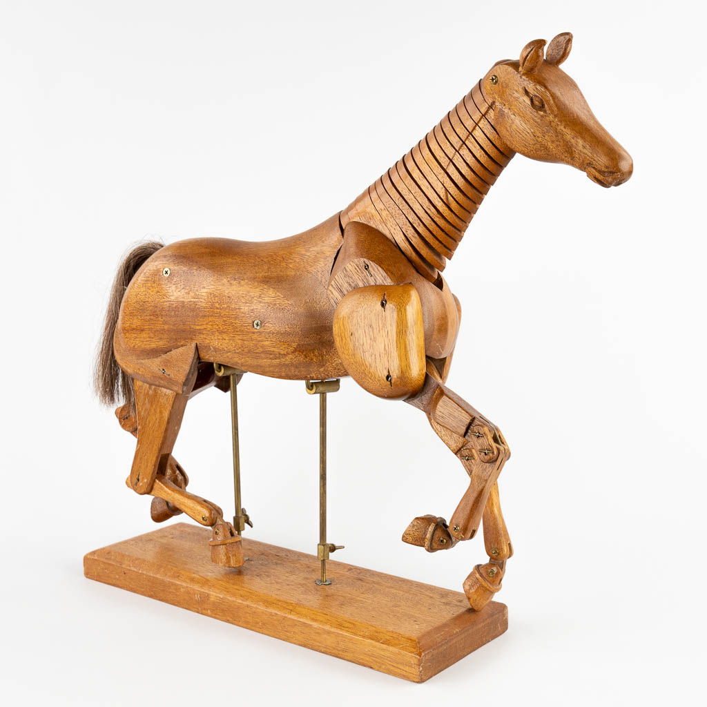 Een mid-century tekenmodel van een paard. (D:13 x W:53 x H:49 cm)