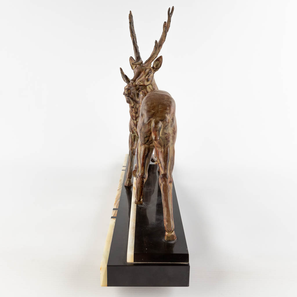 Deer and dogs, two spelter figurines mounted on marble. Art Deco. (D:12,5 x W:66 x H:42 cm)