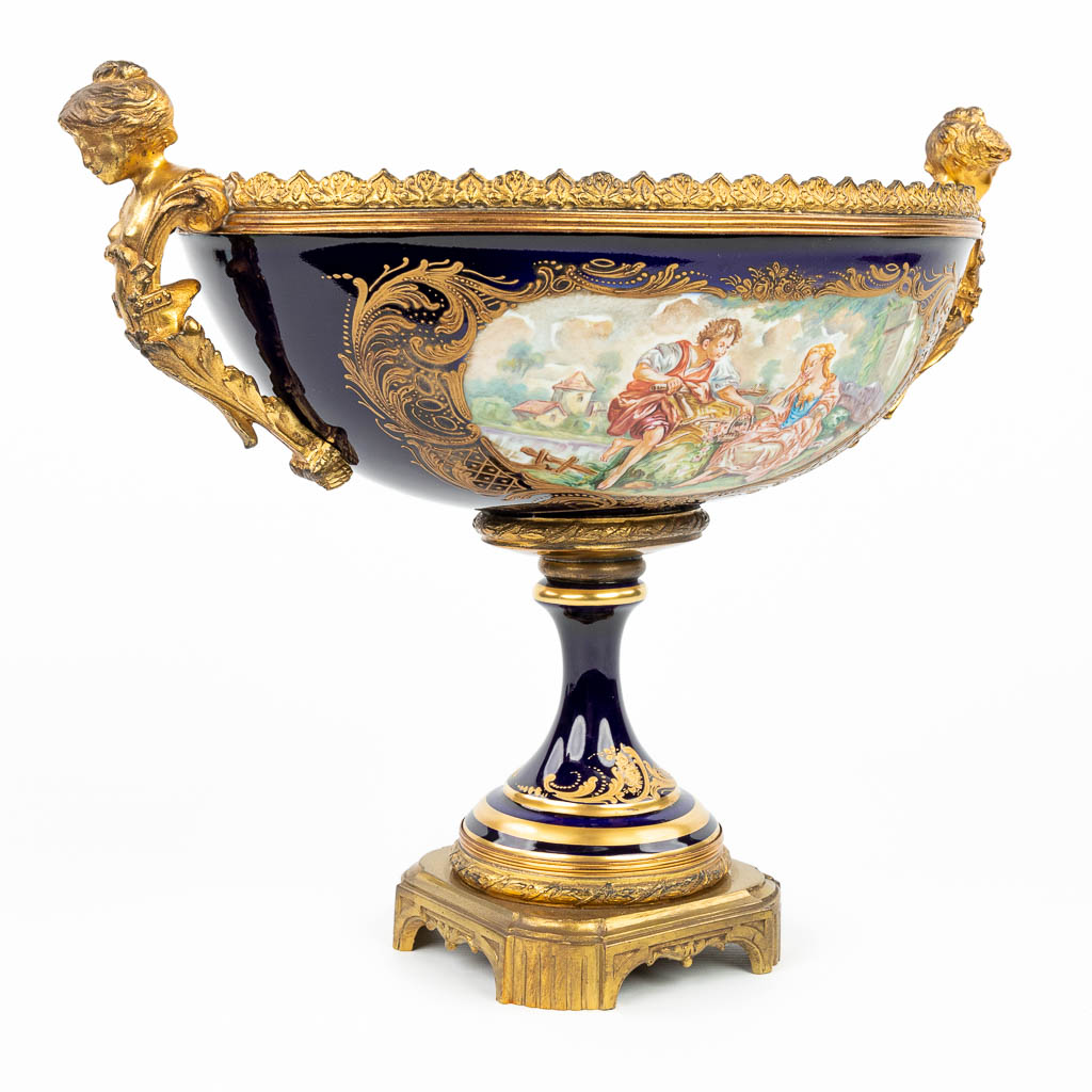 A table centrepiece made of porcelain and mounted with bronze. Sèvres. (H:33cm)