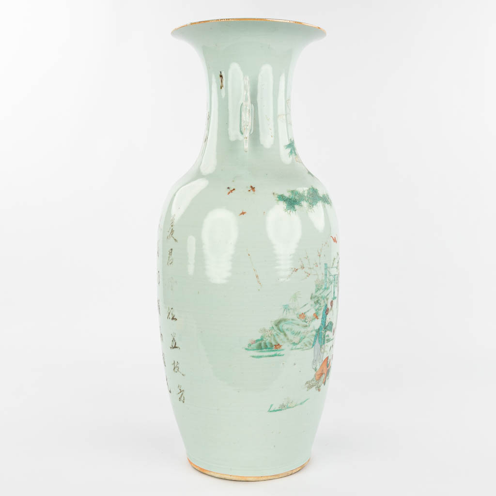 A Chinese vase made of porcelain and decorated with ladies. (H:57,5cm)