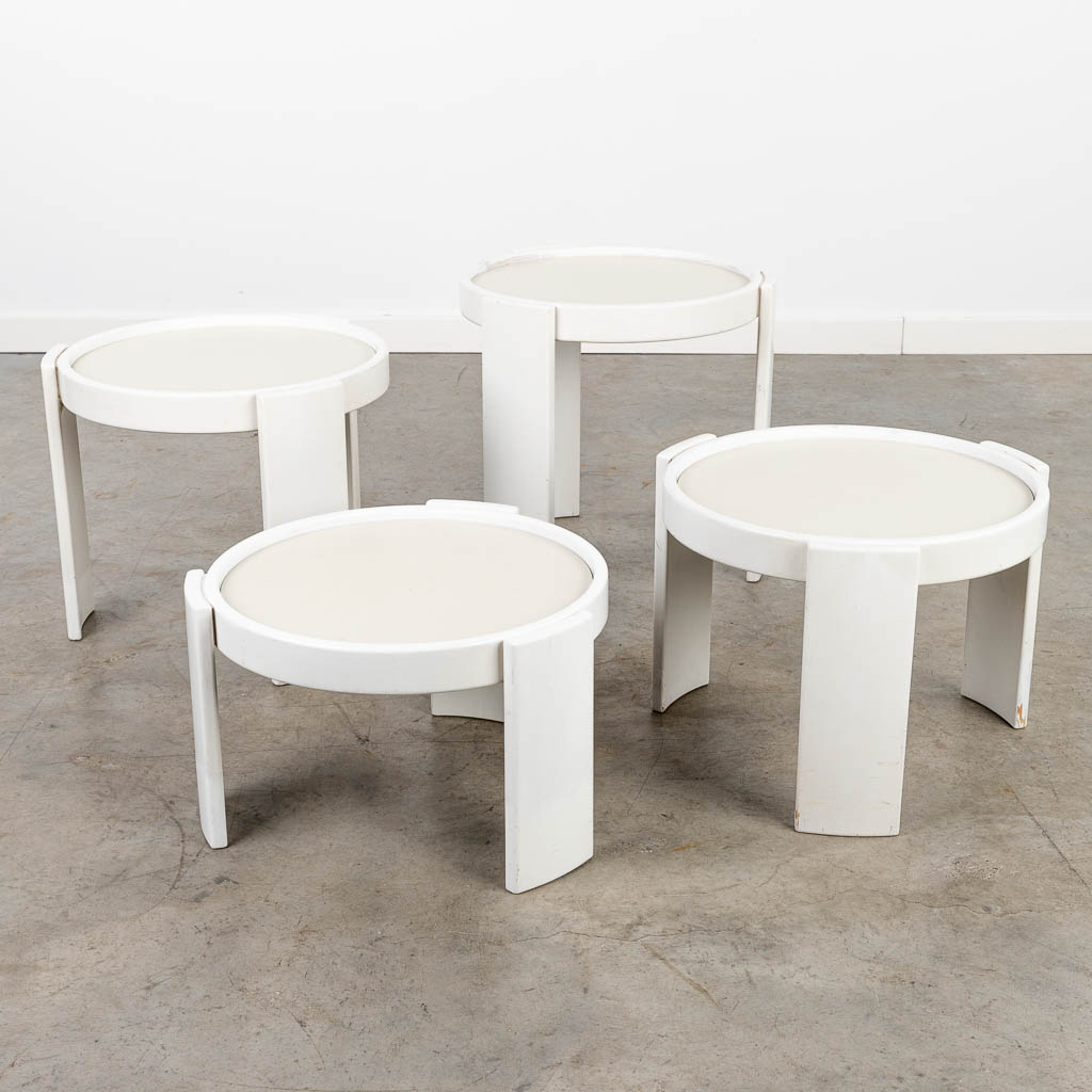 Gianfranco FRATTINI (1926-2004) a set of 4 side tables, made of wood for Cassina. (H:39cm)