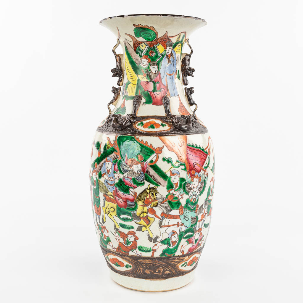 Lot 064 A Chinese vase made of stoneware, Nanking. (H:44cm)