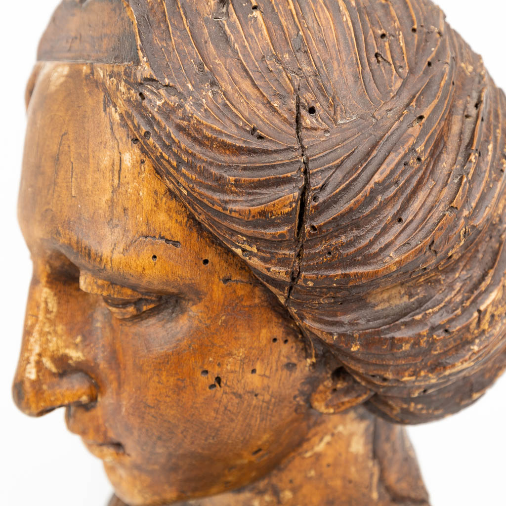 An antique wood sculptured bust, probably of a procession Madonna with traces of original polychrome. (H:29cm)