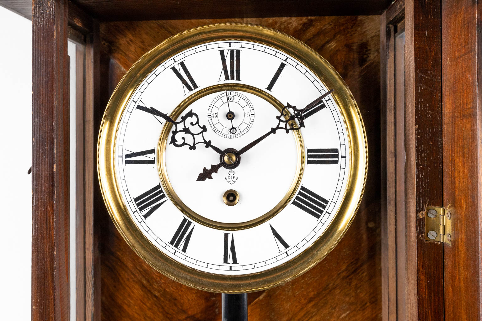 A Vienna regulator clock. Circa 1900. (D:19 x W:43 x H:104 cm)