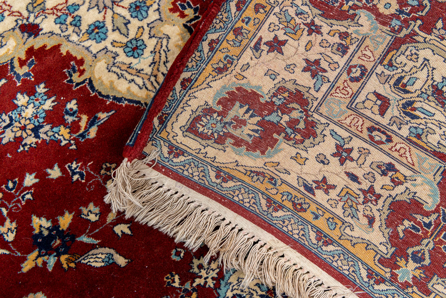 An Oriental hand-made carpet, Kashmir, Pakistan. (201 x 141 cm)