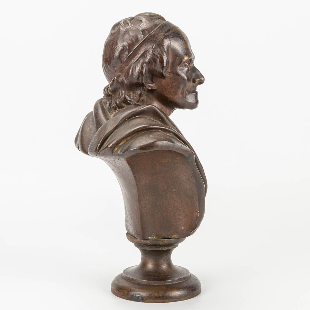 Een buste van Voltaire gemaakt uit brons. 19de eeuw. 
