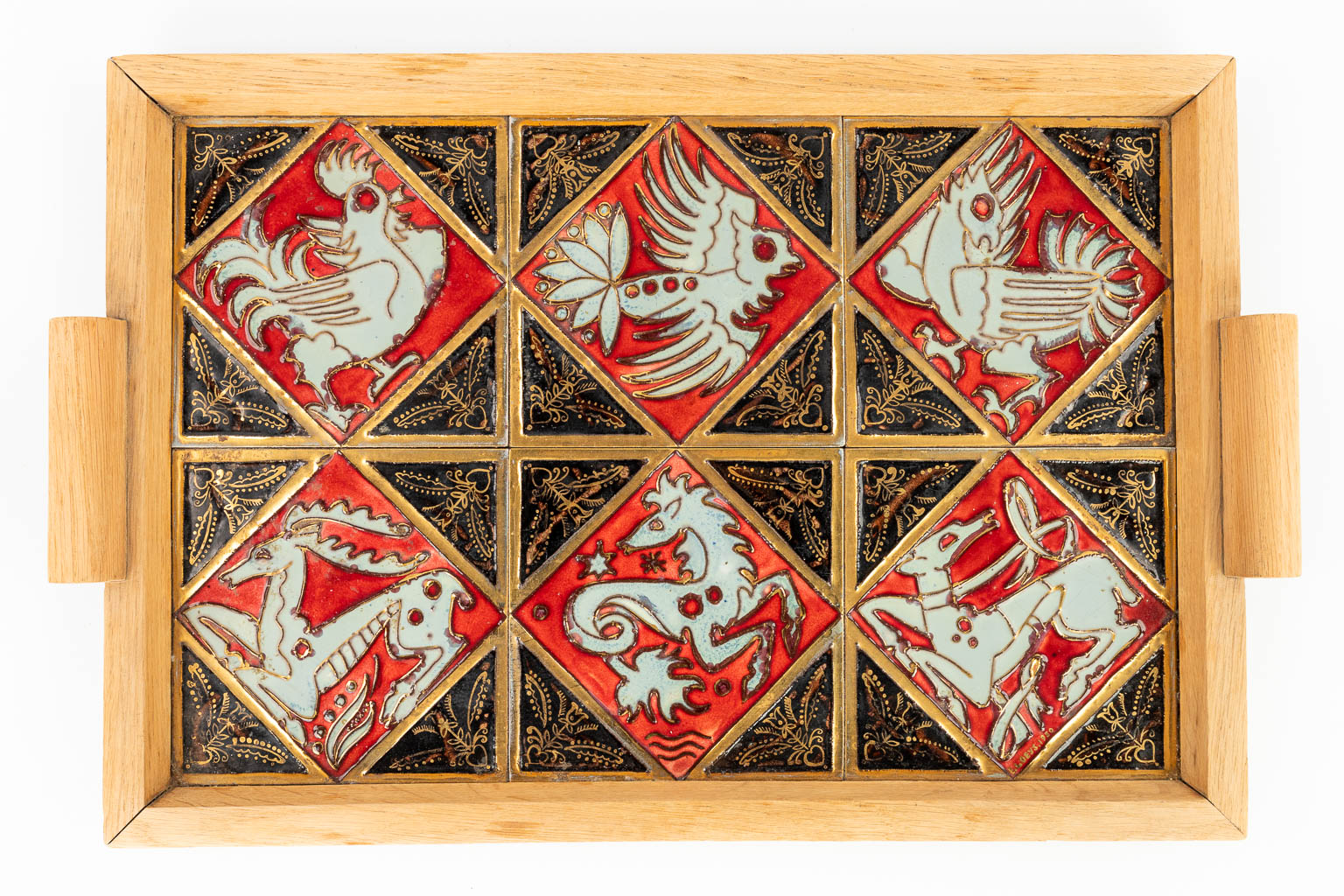 Een dienblad gemaakt uit keramische tegels met dierenfiguren, Perignem, periode 1950. 