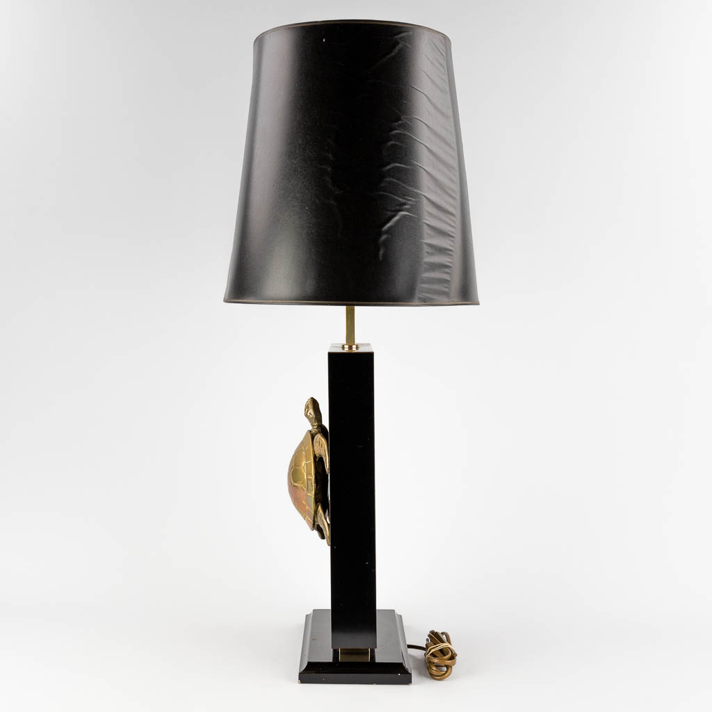 Mahenna, A table lamp with brass turtle, Hollywood Regency style. Circa 1980.