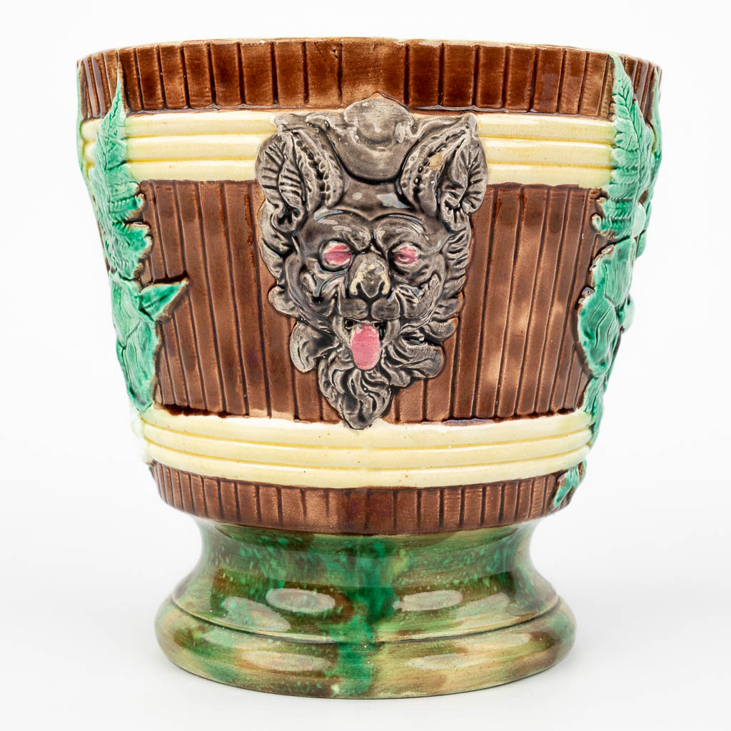 A planter made of glazed faience, majolica. Probably made in Italy. 
