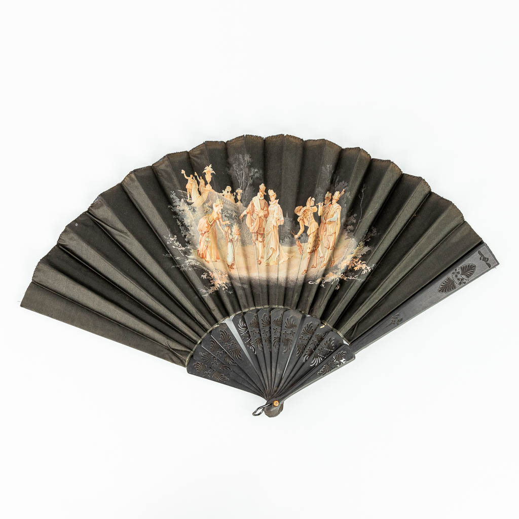 An antique hand-fan decorated with medieval scènes, made of silk. (H:35cm)