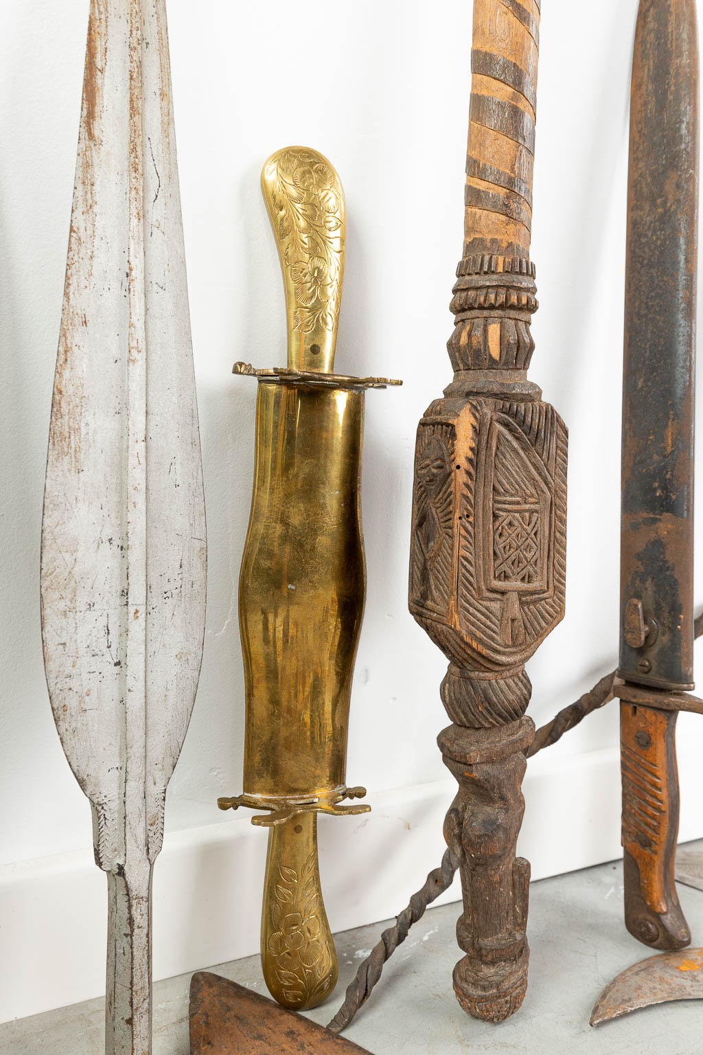 A large collection of knives made in Africa. (H:57cm)