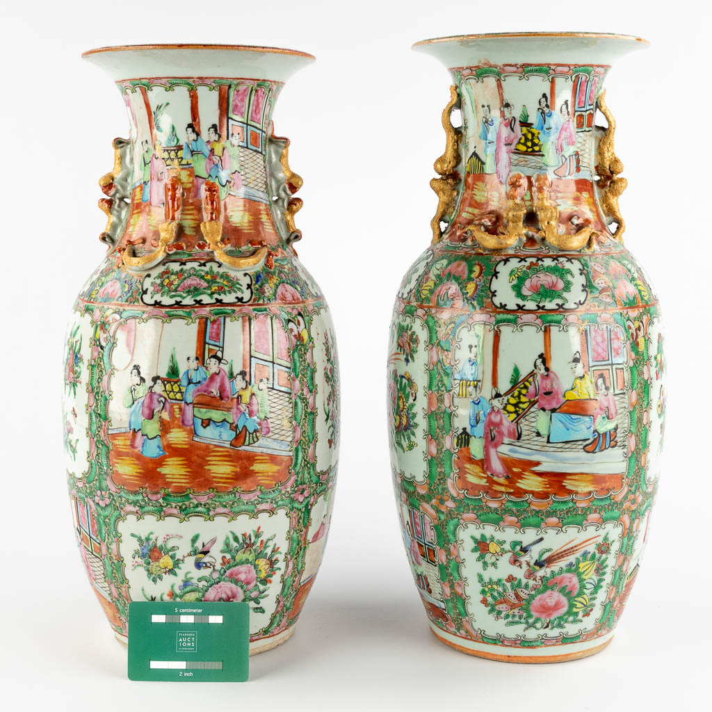 Two Chinese Canton vases, 19th/20th C. (H:45 x D:20 cm)