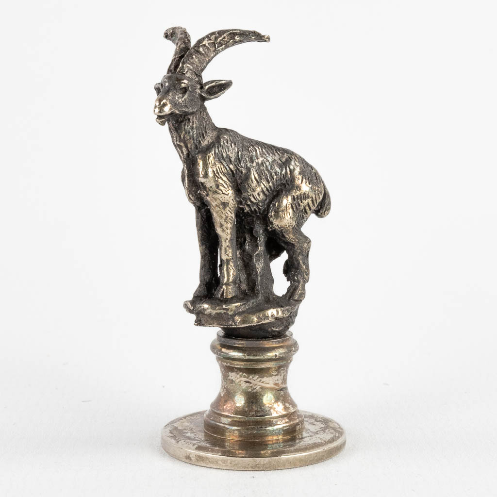 12 figurative animal place or menu card holders, silver-plated bronze. (H:5 cm)