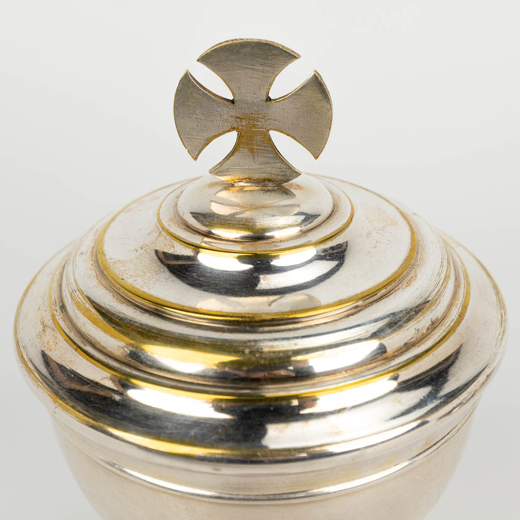 A collection of 5 silver-plated ciboria. (H:18cm)