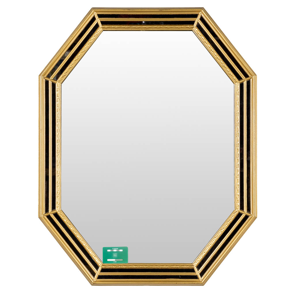 Een achthoekige spiegel gemaakt uit hout met fumé glas en spiegelglas, gemaakt door Deknudt. (H:92cm)