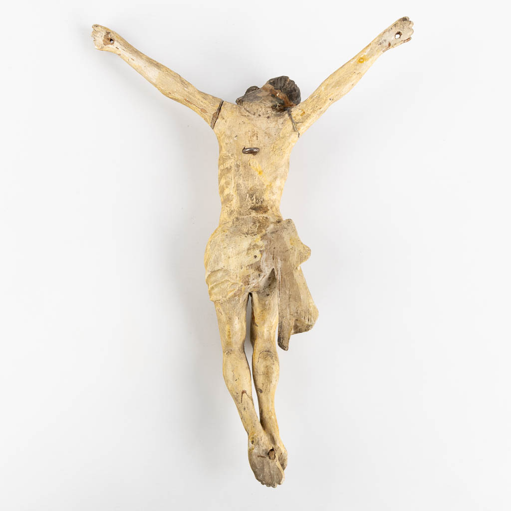 Een collectie houtgesculpteerde Corpus Christi en Heiligen. 19de en 20ste eeuw. (W:38 x H:53 cm)