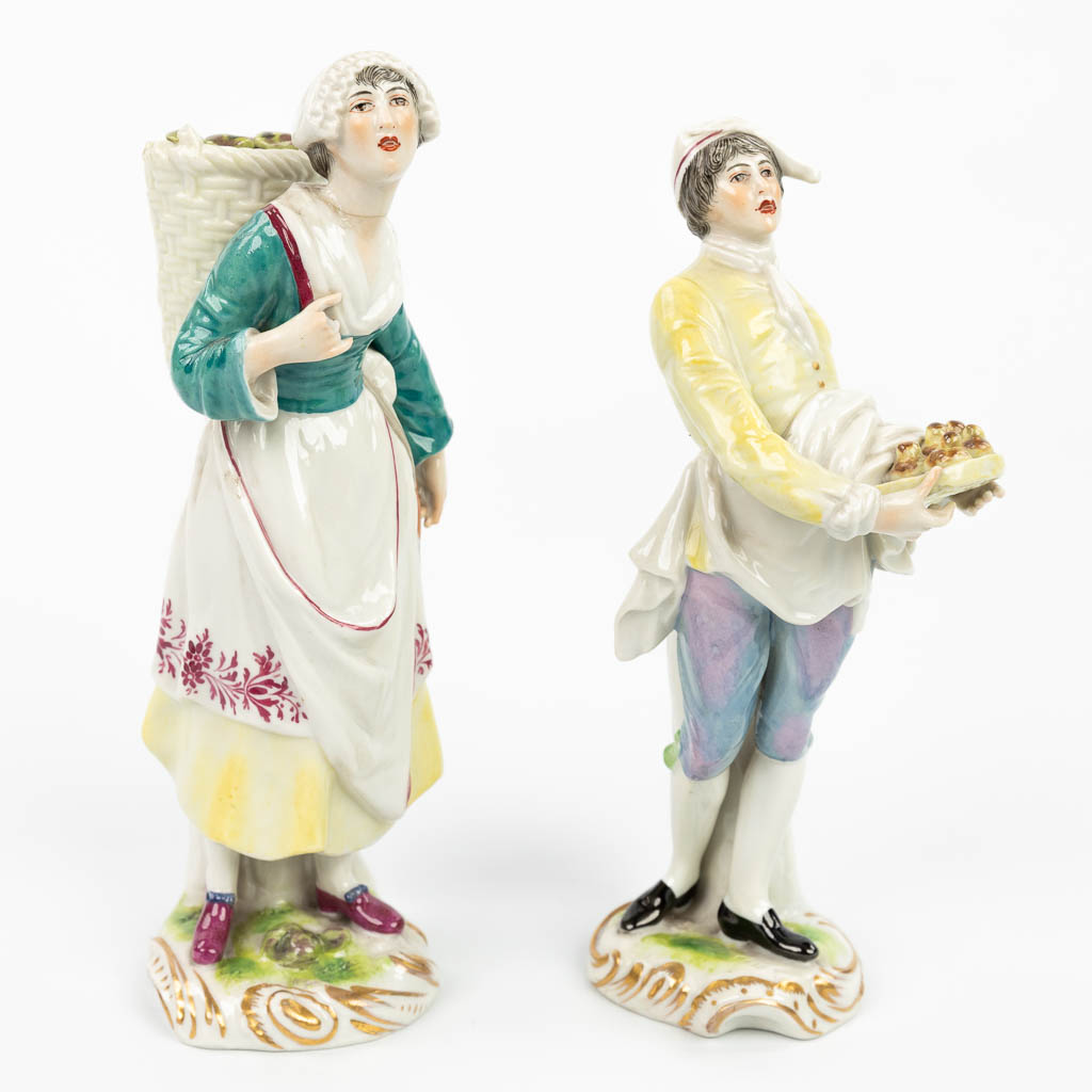 A pair of statues made of porcelain made in Germany and marked Ludwigsburg. (H:18cm)