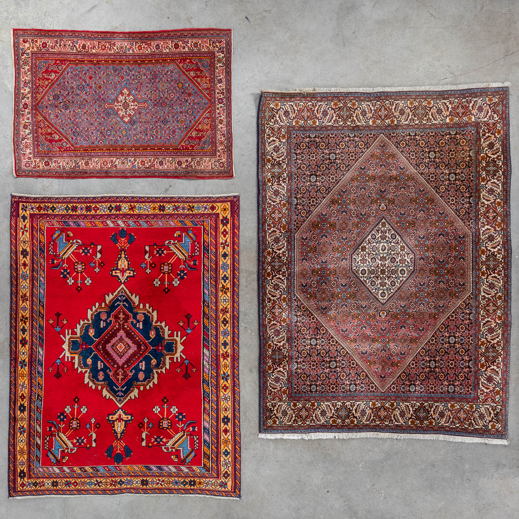 Drie Oosterse handgeknoopte tapijten, Bidjar & Kashan. (D:242 x W:170 cm)