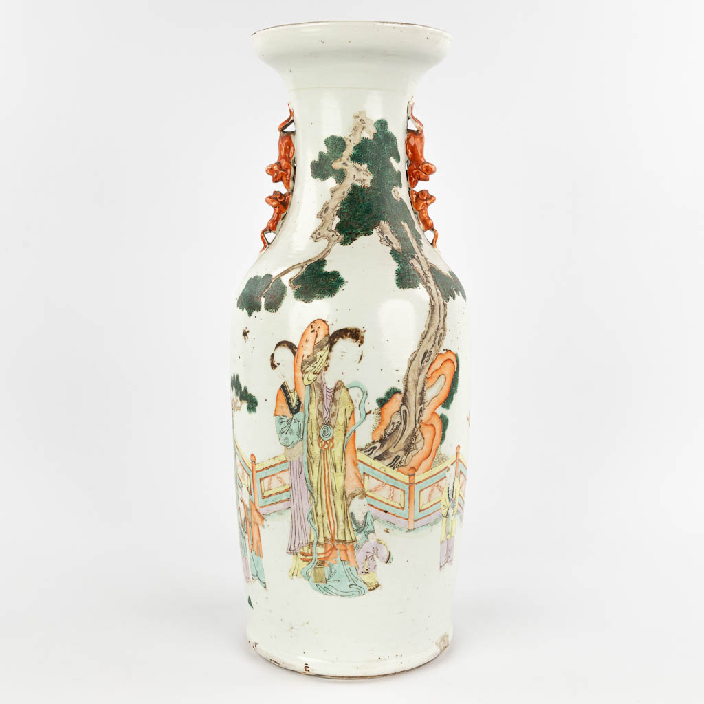 A Chines vase, decorated with ladies in the garden. 19th C. (H:60,5 x D:23 cm)