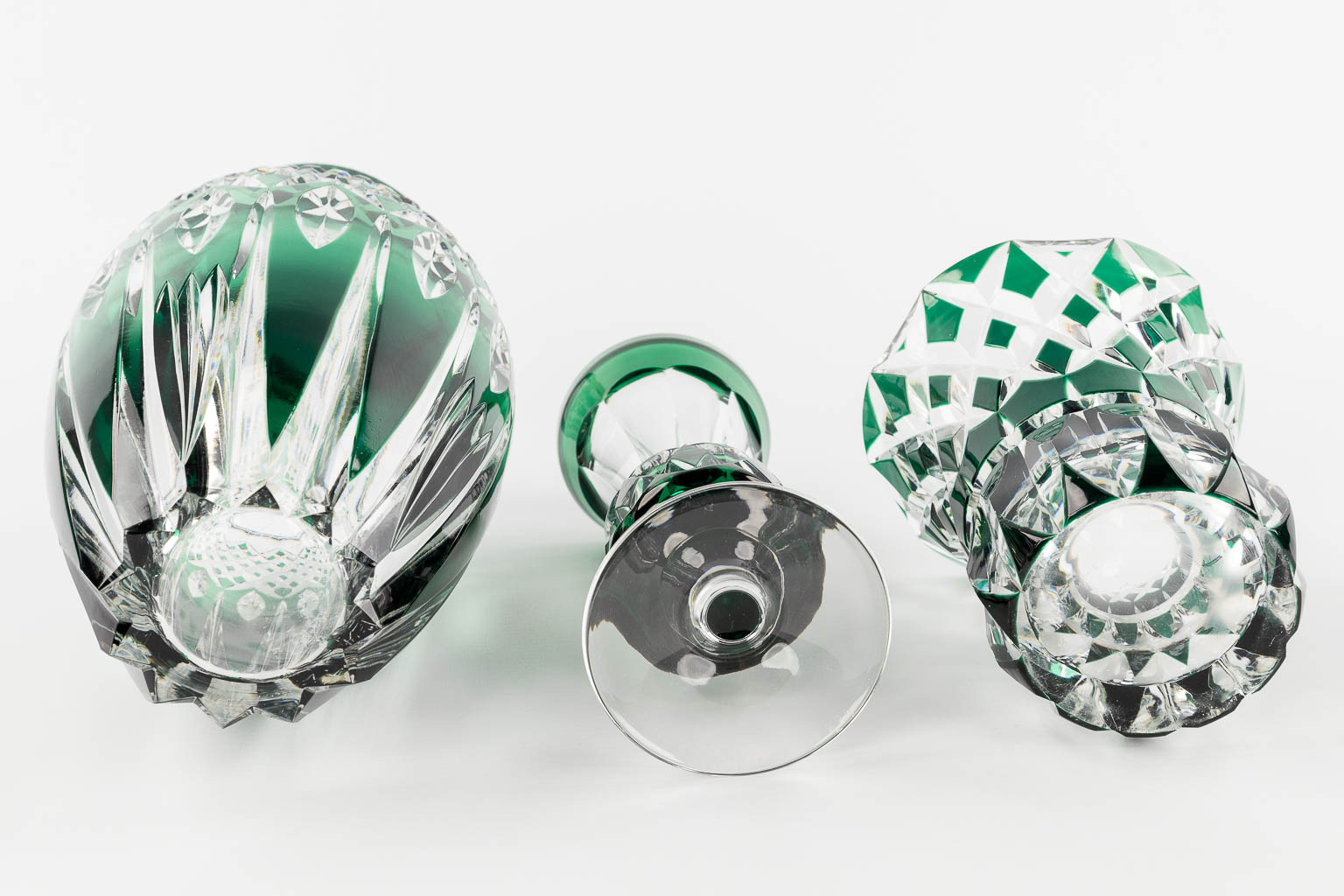 Val Saint Lambert, a collection of 3 vases, green cut crystal. (H: 30 x D: 15 cm)
