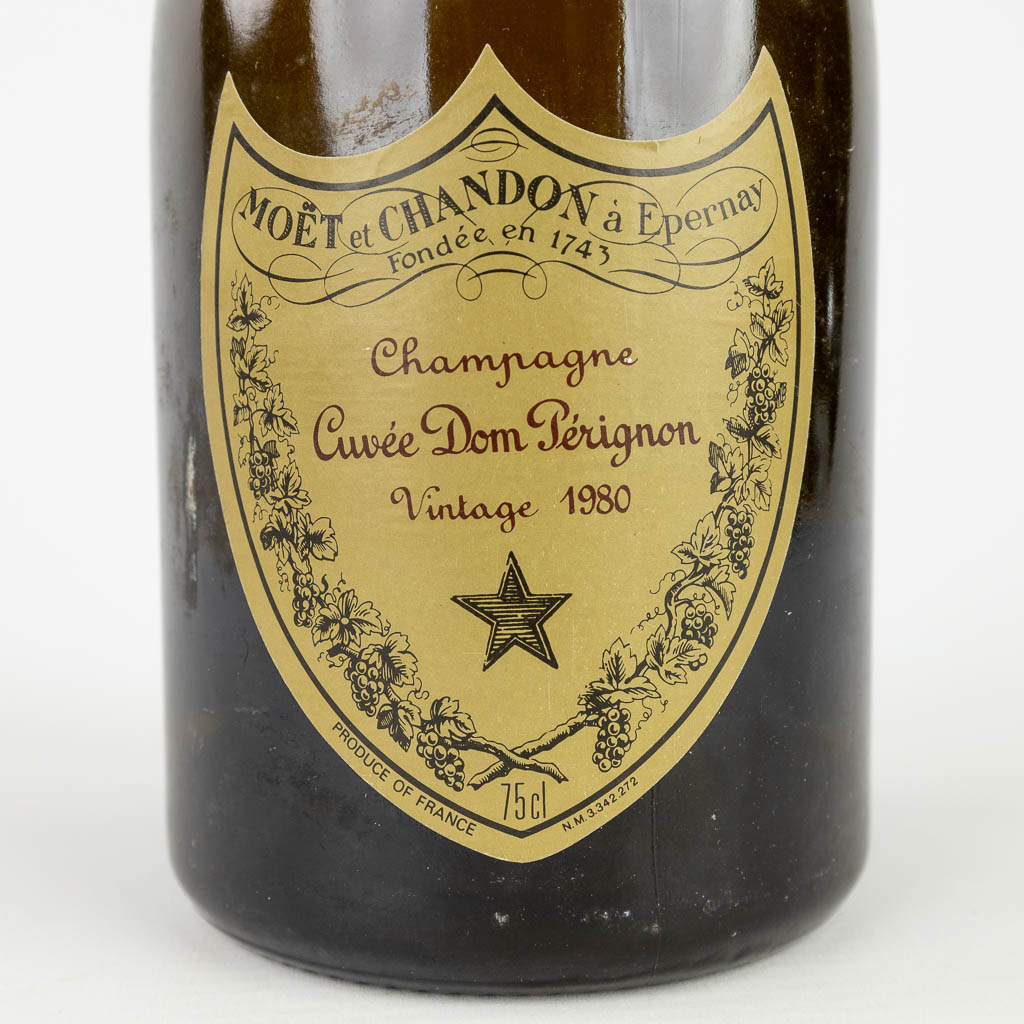 Dom Pérignom, een collectie van 5 flessen Champagne. 4 x 1980, 1 x 1976. 