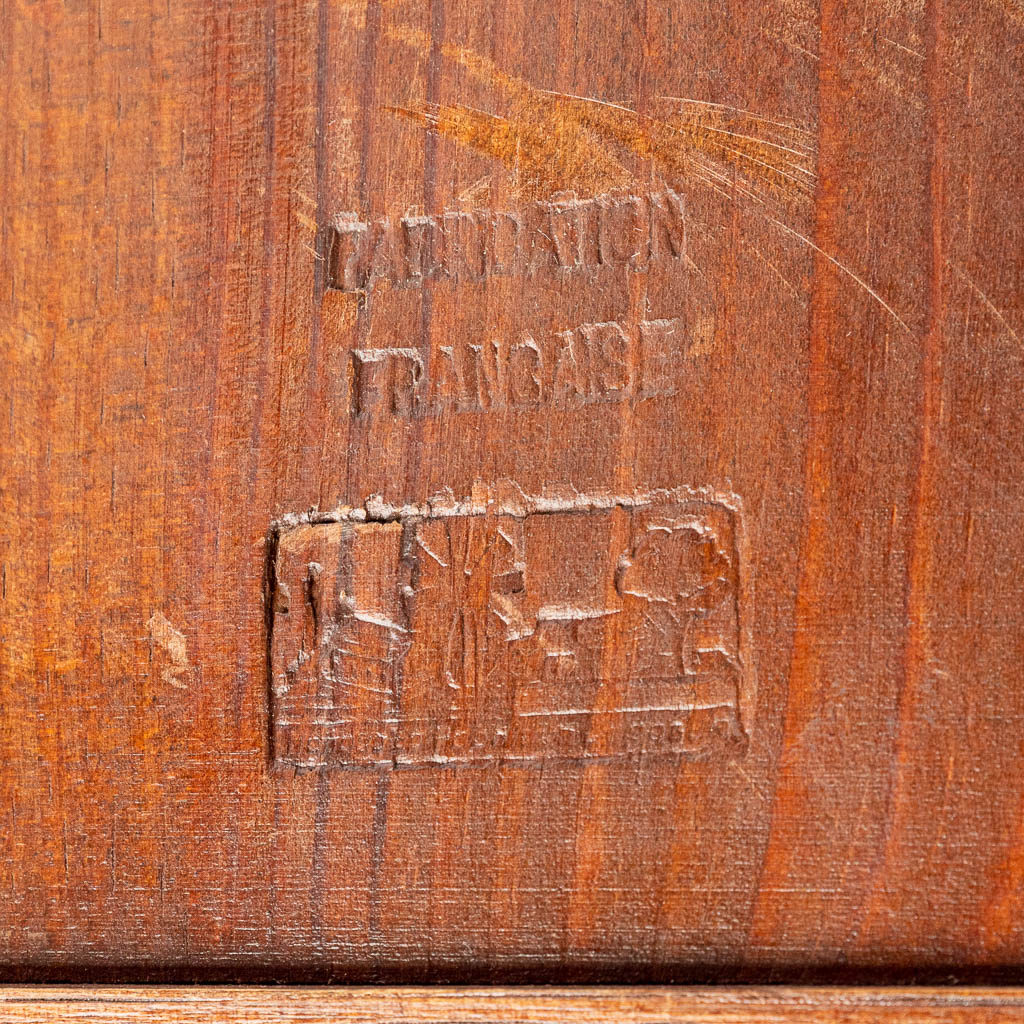 A table clock mounted in a miniature Breton cabinet. (H:35,5cm)