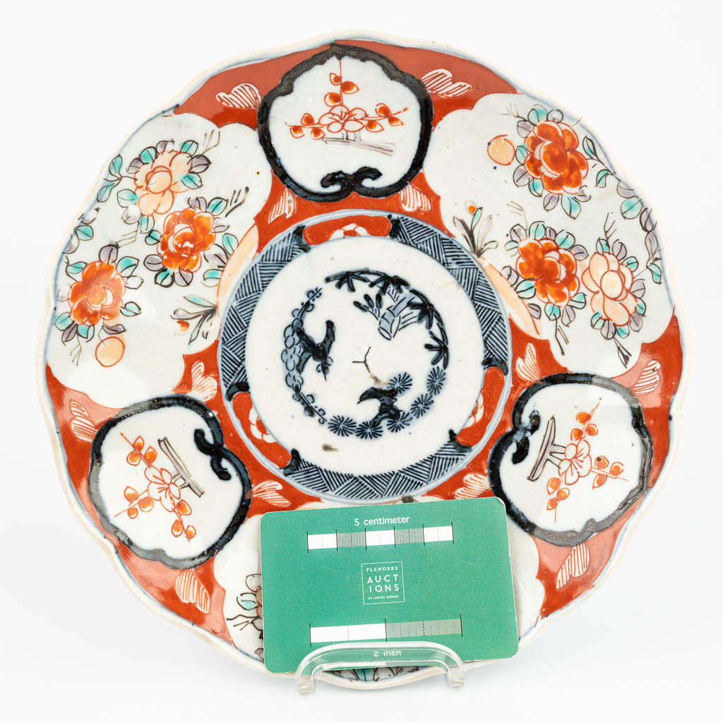 A collection of 7 Chinese and Japanese plates made of porcelain, Imari. 