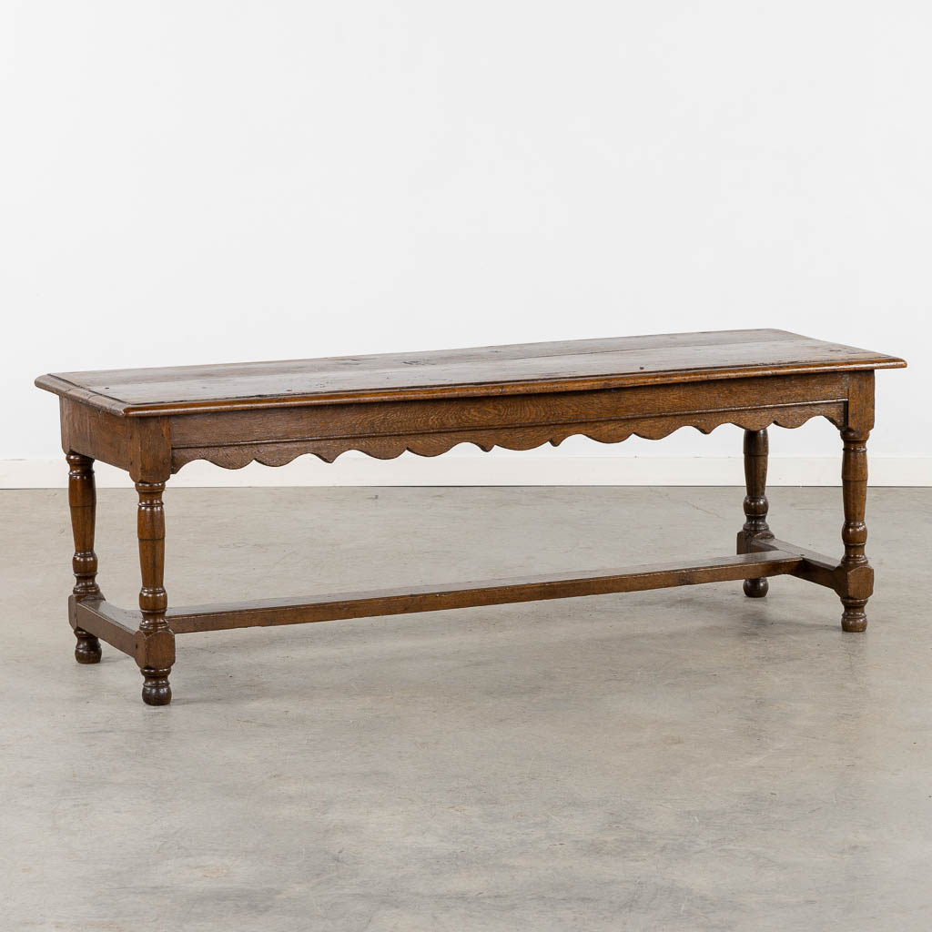 An antique side table, sculptured oak. 19th C. (L:46 x W:154 x H:53 cm)