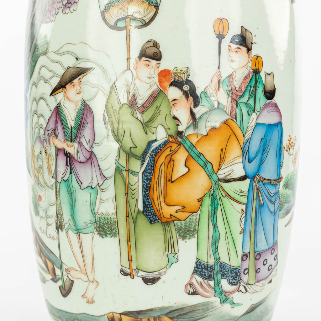 A Chinese vase made of porcelain and decorated with wise men. (H:57cm)