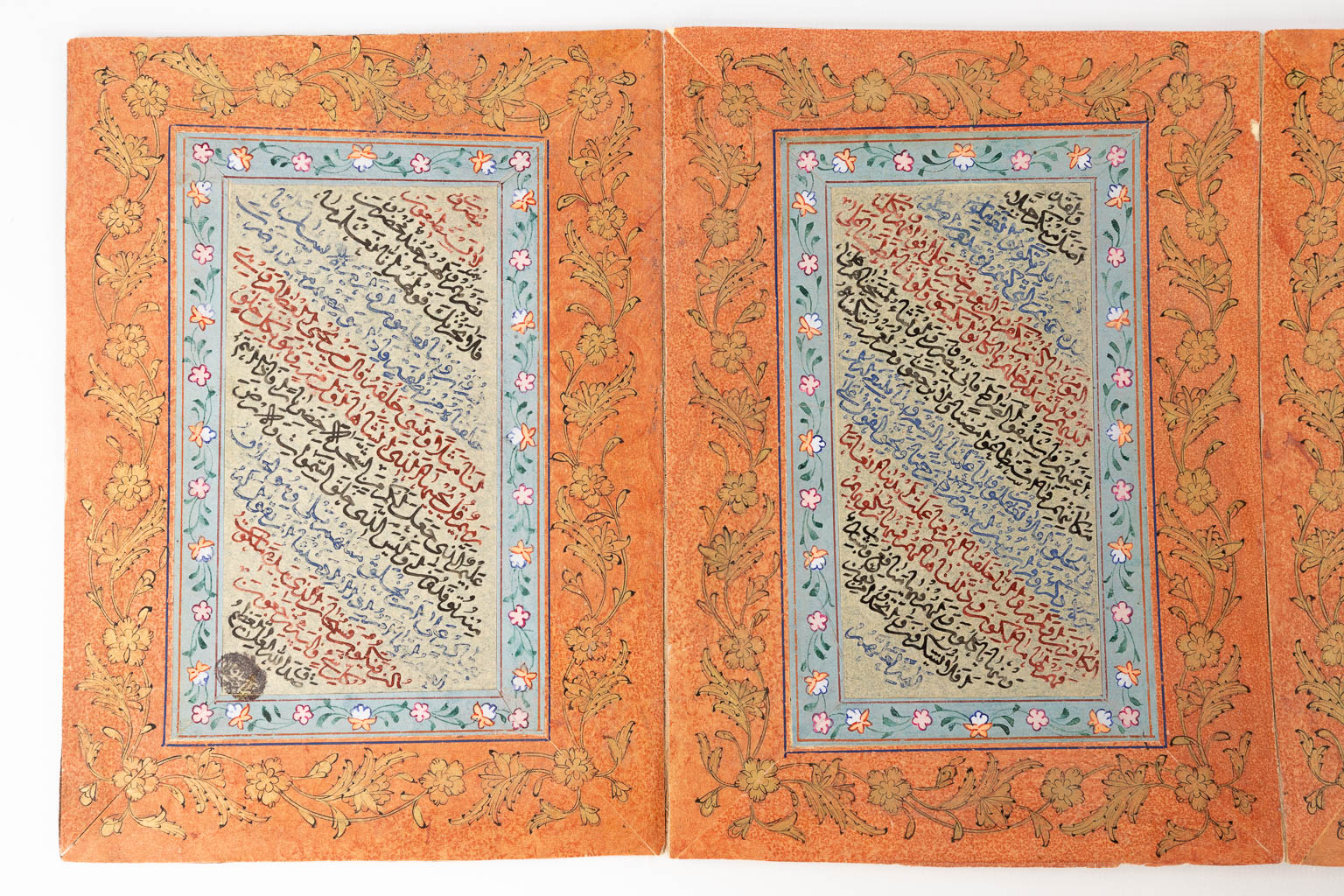Een album van Ottomaanse Kalligrafische panelen (QITA), 20ste eeuw. (W:15 x H:20 cm)